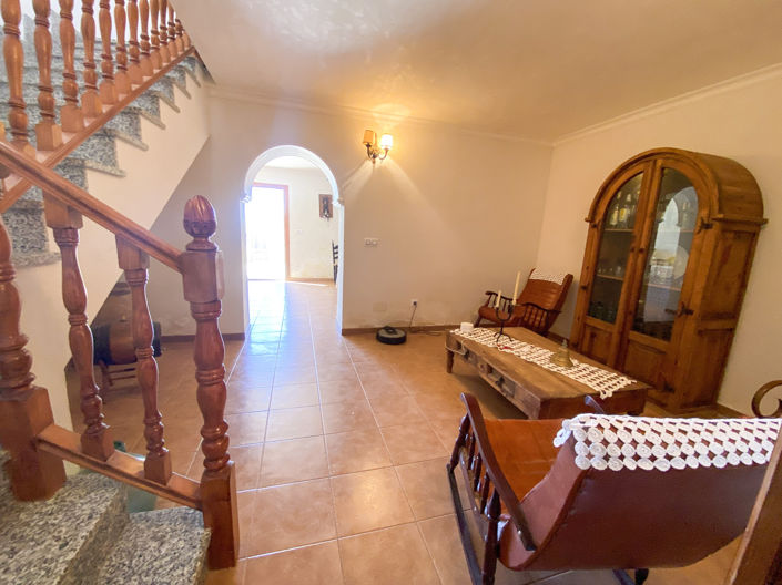 Image No.10-6 Bed Property for sale