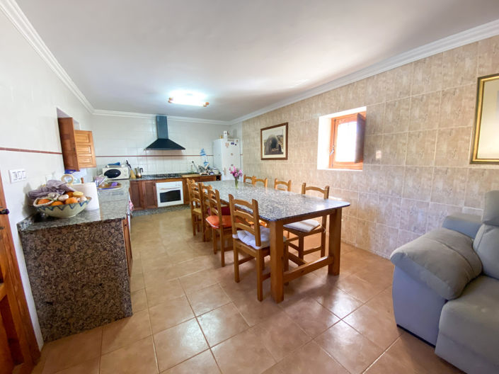 Image No.15-6 Bed Property for sale