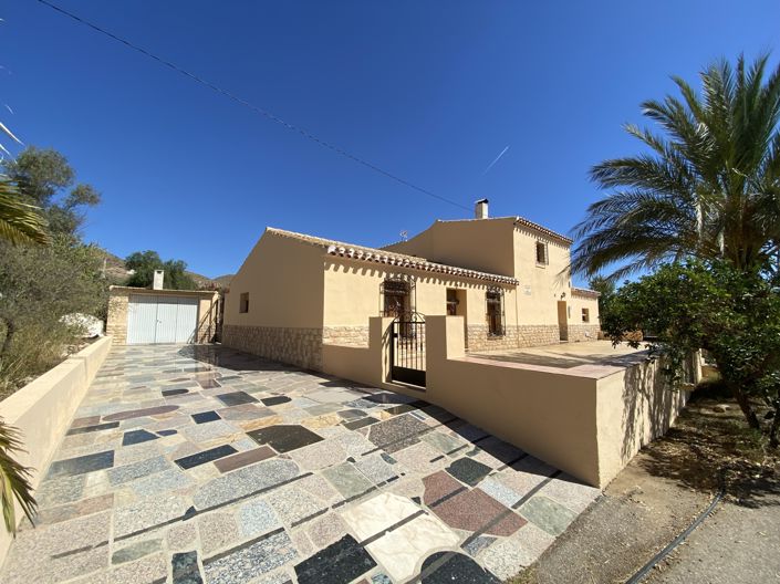 Image No.2-6 Bed Property for sale