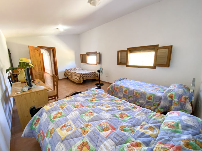 Image No.21-6 Bed Property for sale