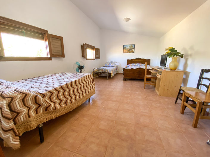 Image No.24-6 Bed Property for sale