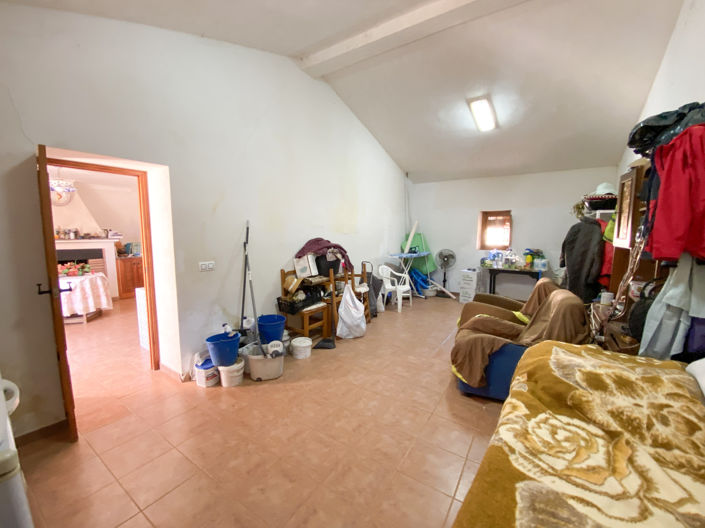 Image No.27-6 Bed Property for sale