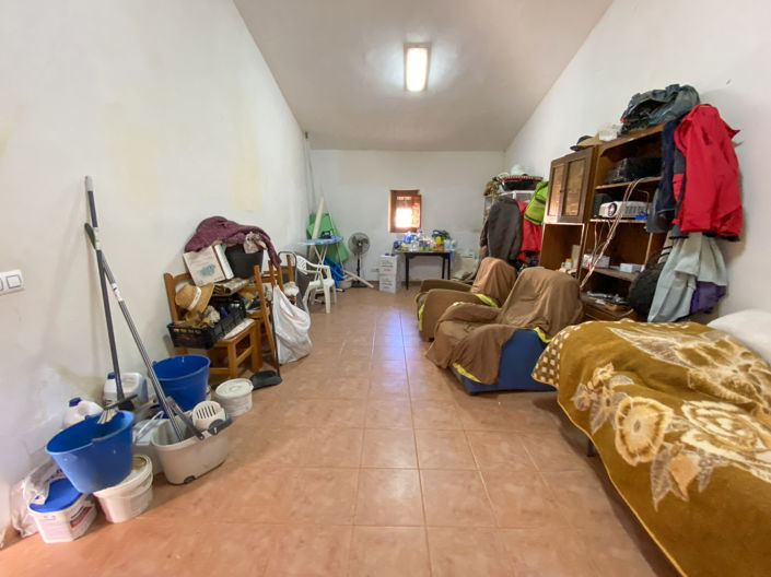 Image No.28-6 Bed Property for sale