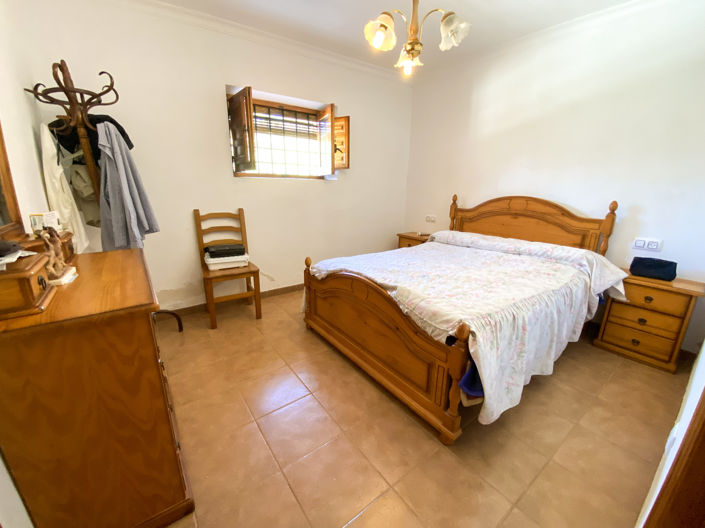 Image No.31-6 Bed Property for sale