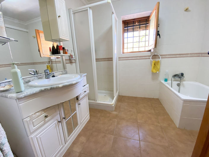 Image No.34-6 Bed Property for sale