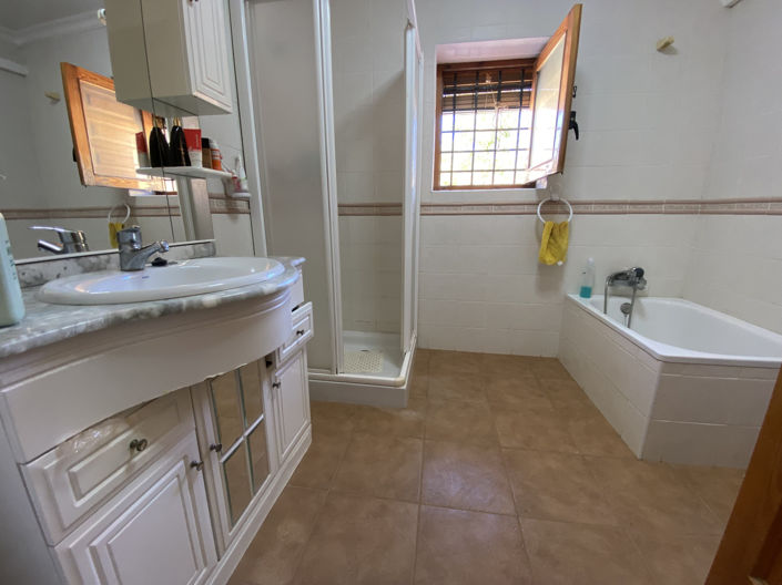 Image No.35-6 Bed Property for sale