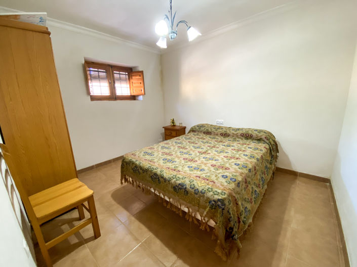 Image No.36-6 Bed Property for sale