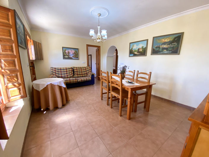 Image No.40-6 Bed Property for sale