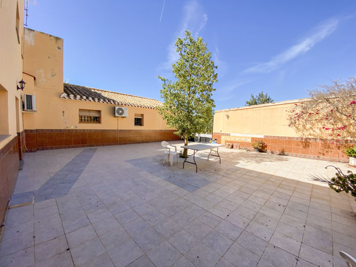 Image No.51-6 Bed Property for sale