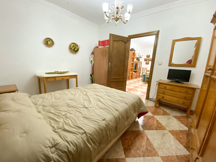 Image No.20-4 Bed Property for sale