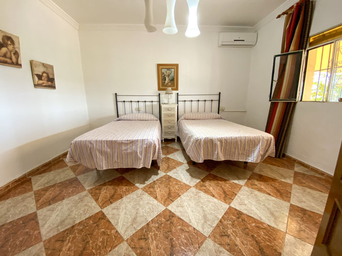 Image No.21-4 Bed Property for sale