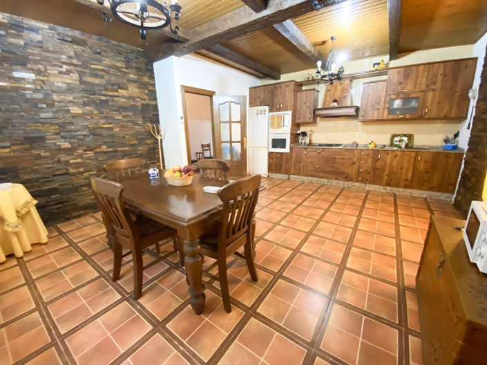 Image No.5-4 Bed Property for sale