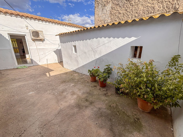 Image No.3-3 Bed Property for sale