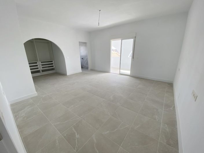 Image No.20-4 Bed Villa for sale