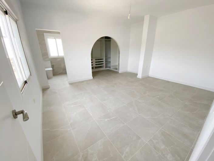 Image No.34-4 Bed Villa for sale