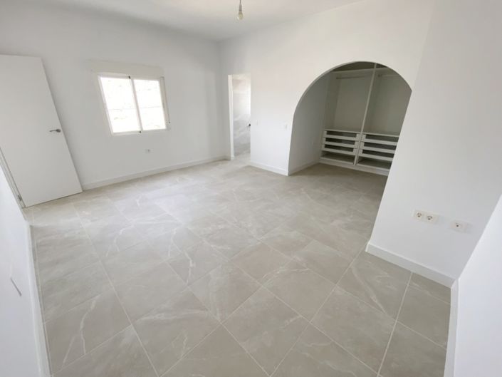 Image No.35-4 Bed Villa for sale