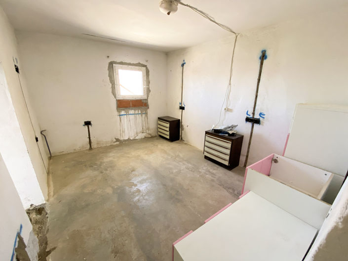 Image No.17-3 Bed Property for sale