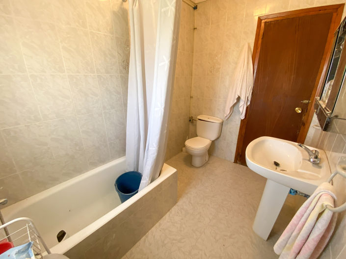 Image No.8-3 Bed Property for sale