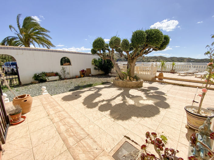 Image No.11-5 Bed Property for sale