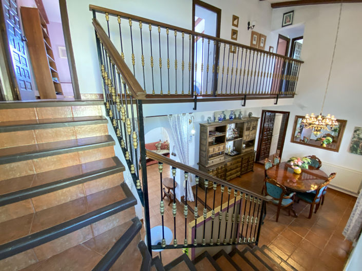 Image No.17-5 Bed Property for sale