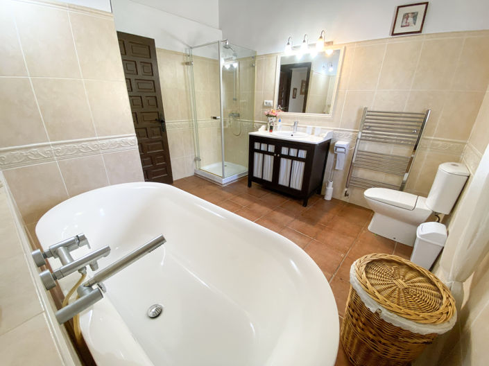 Image No.22-5 Bed Property for sale