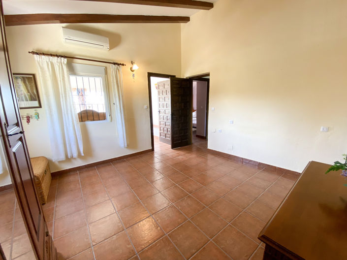 Image No.26-5 Bed Property for sale