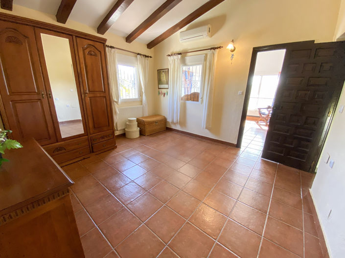 Image No.27-5 Bed Property for sale