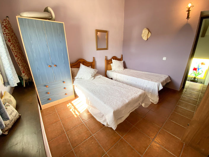 Image No.32-5 Bed Property for sale
