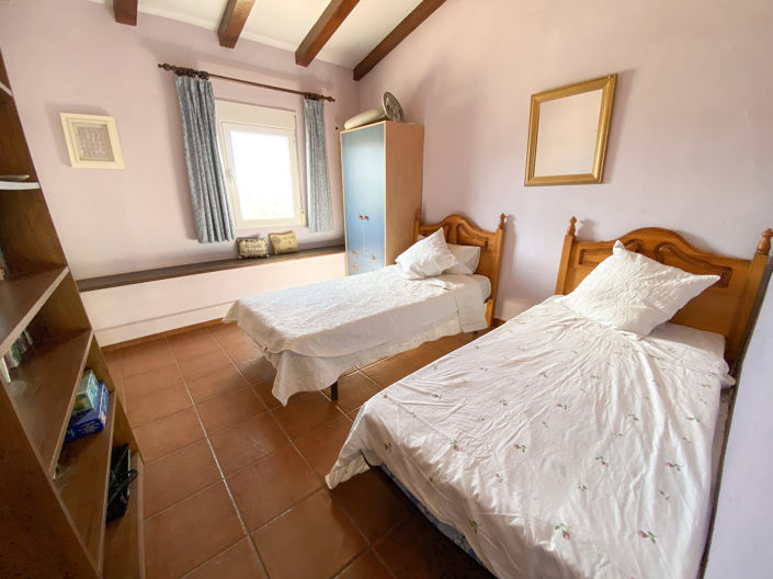 Image No.33-5 Bed Property for sale