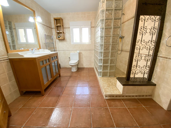 Image No.34-5 Bed Property for sale