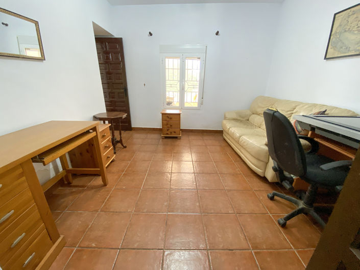 Image No.37-5 Bed Property for sale