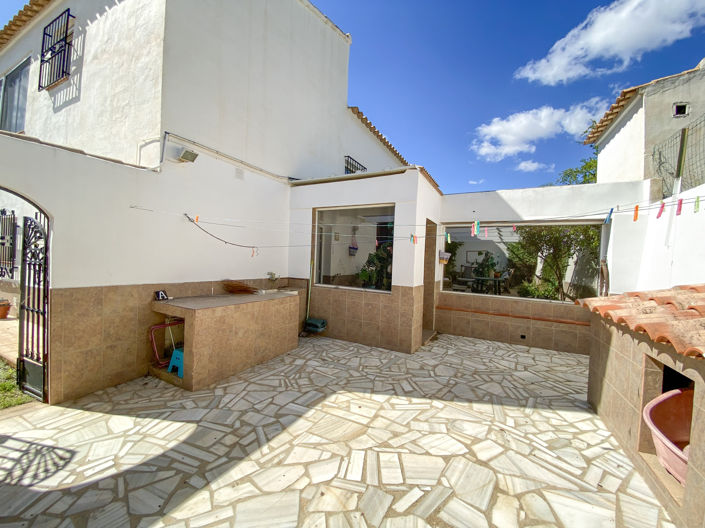 Image No.40-5 Bed Property for sale