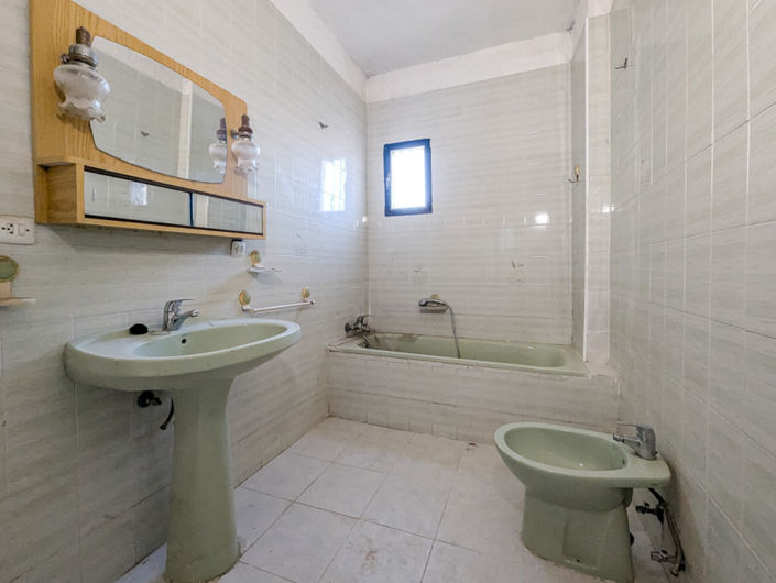 Image No.12-4 Bed Property for sale