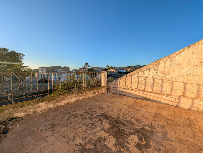 Image No.18-4 Bed Property for sale