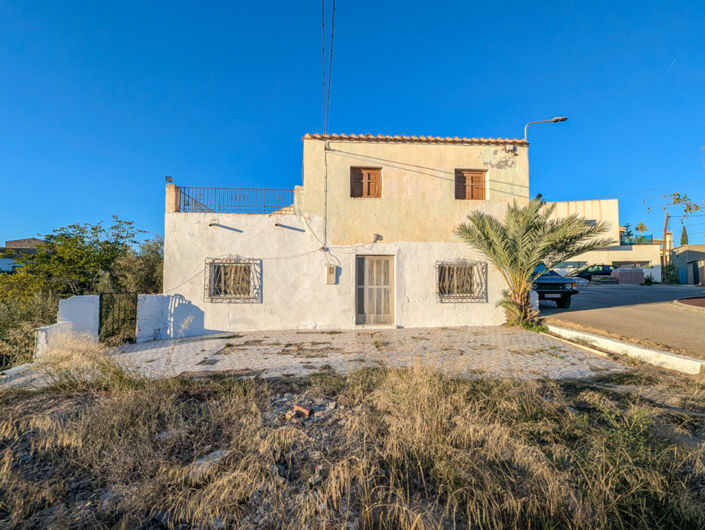 Image No.2-4 Bed Property for sale