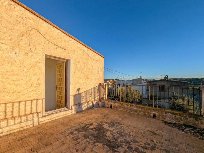 Image No.20-4 Bed Property for sale