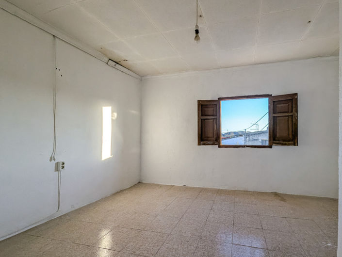 Image No.21-4 Bed Property for sale