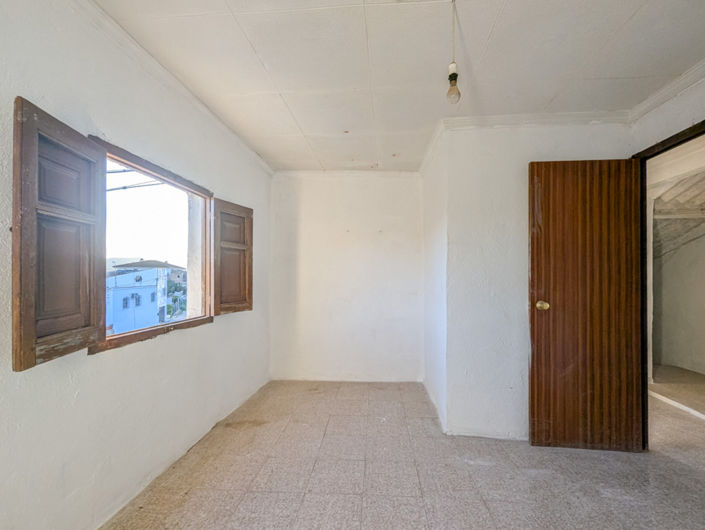 Image No.23-4 Bed Property for sale