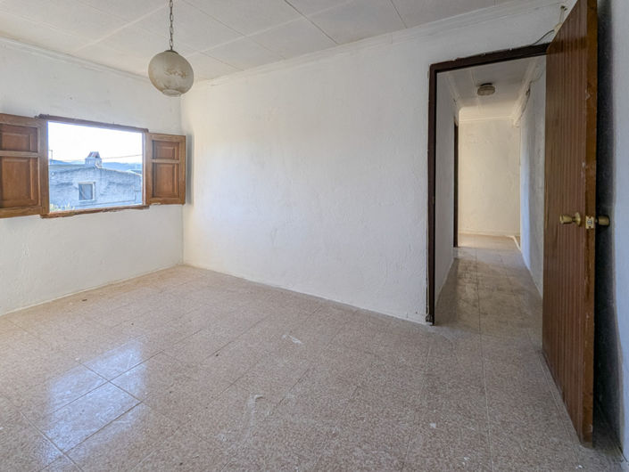 Image No.26-4 Bed Property for sale