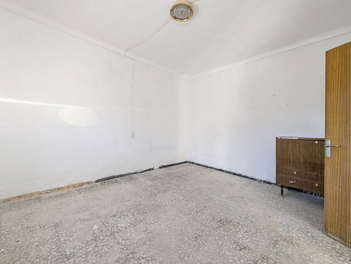 Image No.6-4 Bed Property for sale