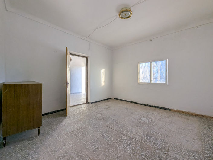 Image No.7-4 Bed Property for sale