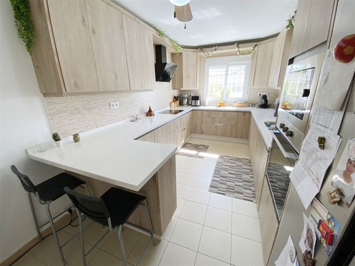Image No.17-4 Bed Property for sale