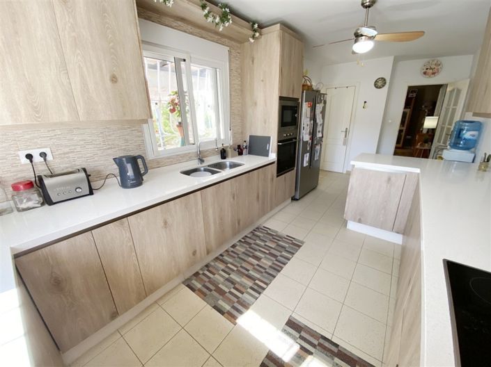 Image No.19-4 Bed Property for sale