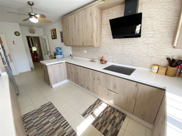 Image No.20-4 Bed Property for sale