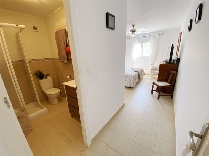 Image No.22-4 Bed Property for sale