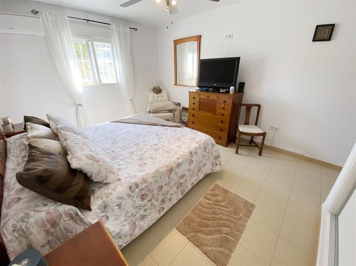 Image No.24-4 Bed Property for sale