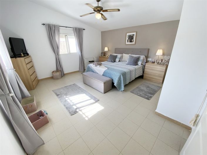 Image No.33-4 Bed Property for sale
