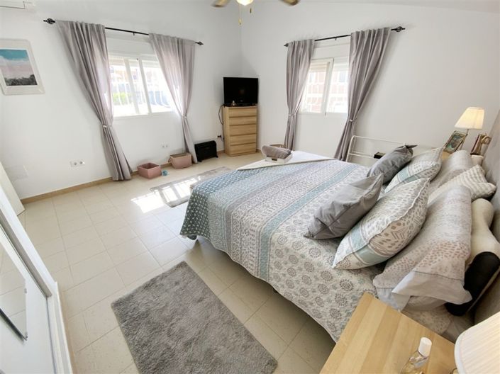 Image No.36-4 Bed Property for sale