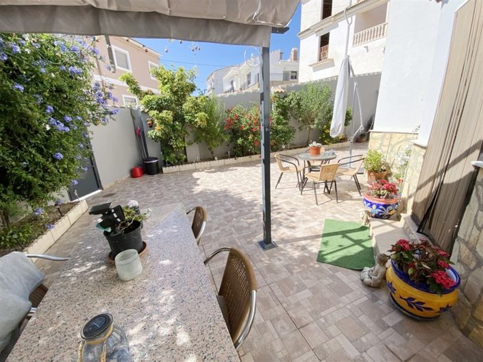 Image No.4-4 Bed Property for sale