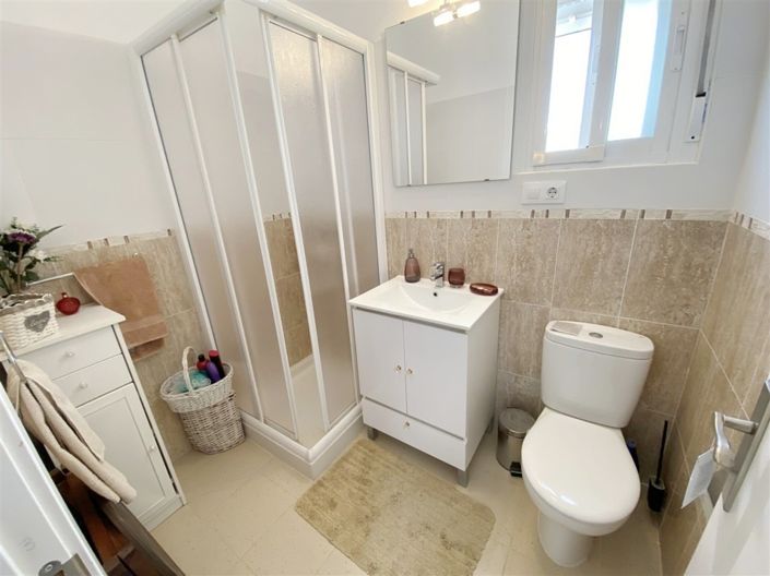 Image No.43-4 Bed Property for sale
